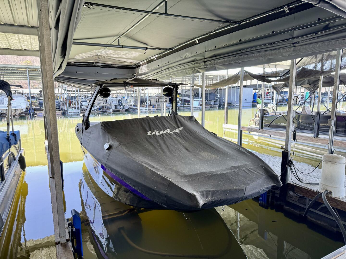 Slide: The Image of Tige RZX3 Wake & Surf Boat 2017 - 5323249