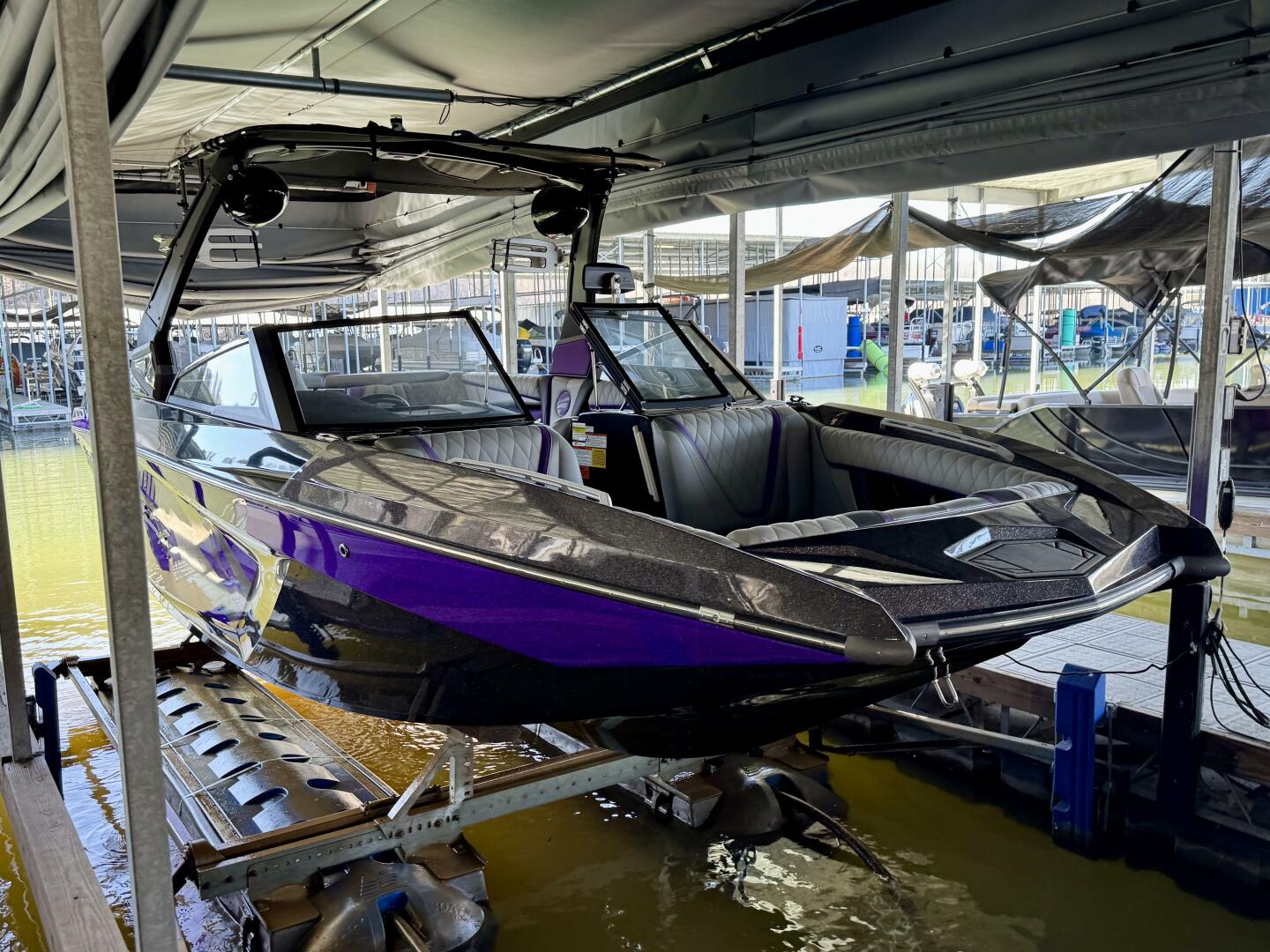 Slide: The Image of Tige RZX3 Wake & Surf Boat 2017 - 5323251