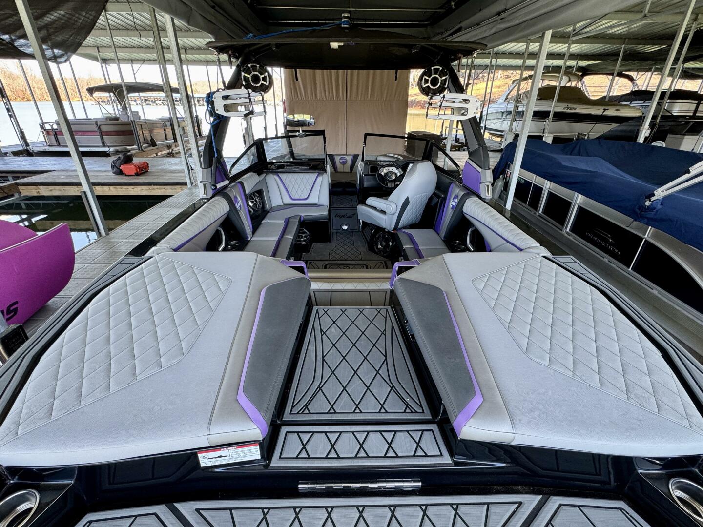 Slide: The Image of Tige RZX3 Wake & Surf Boat 2017 - 5323254