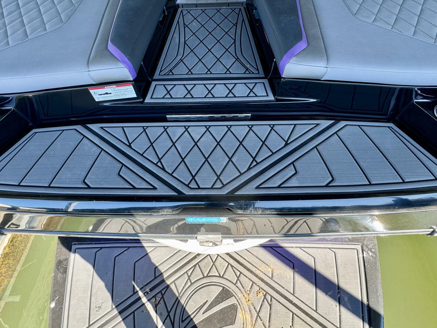 Slide: The Image of Tige RZX3 Wake & Surf Boat 2017 - 5323255