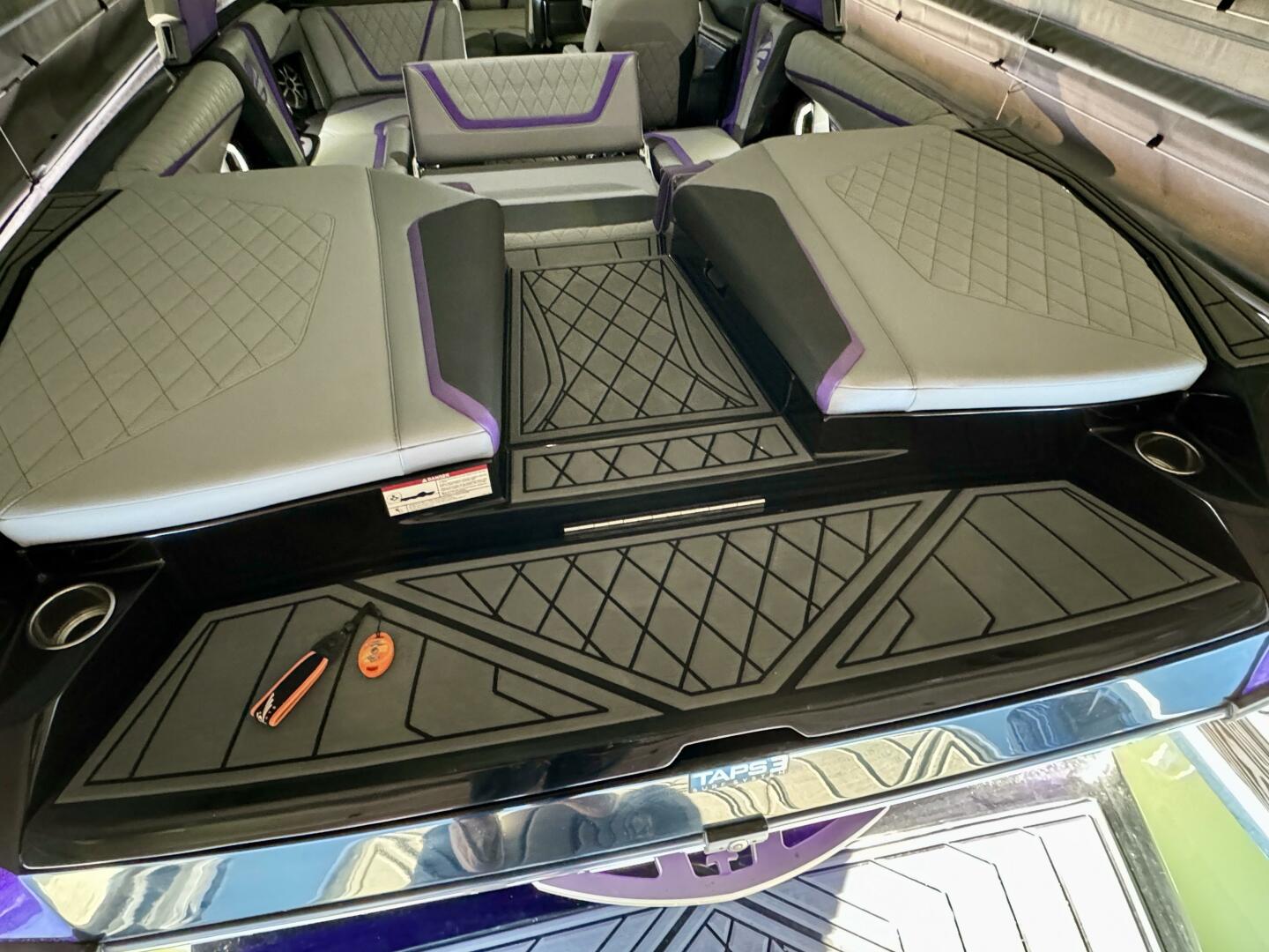 Slide: The Image of Tige RZX3 Wake & Surf Boat 2017 - 5323258