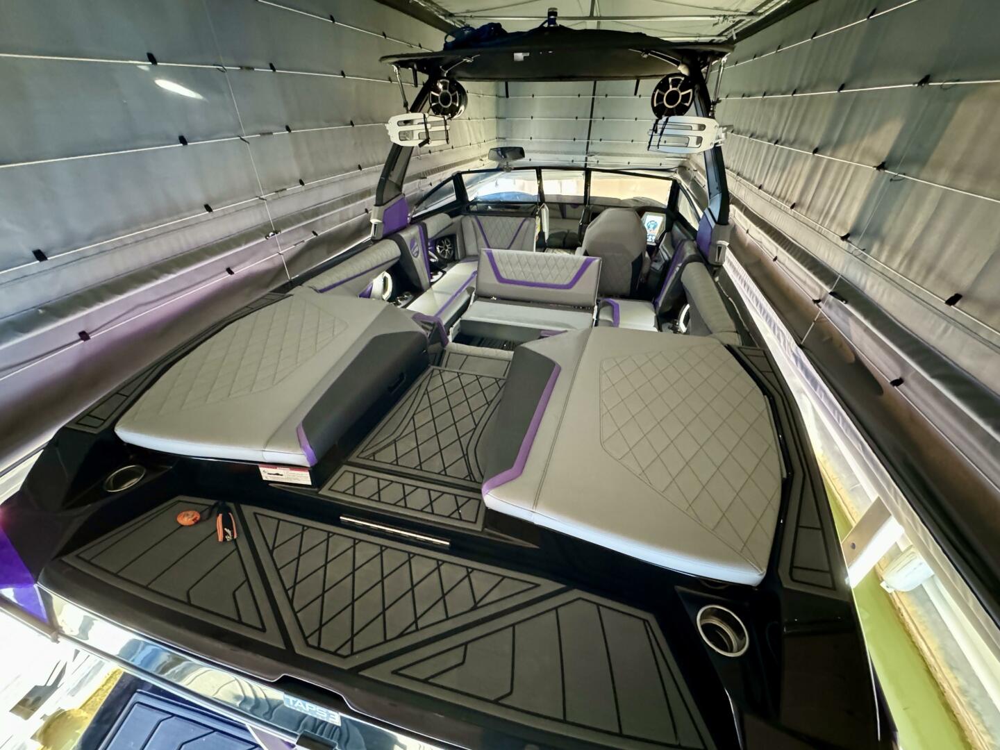 Slide: The Image of Tige RZX3 Wake & Surf Boat 2017 - 5323260