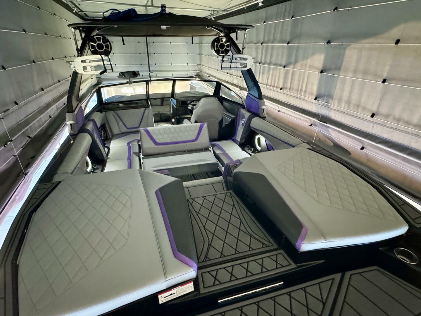 Slide: The Image of Tige RZX3 Wake & Surf Boat 2017 - 5323261