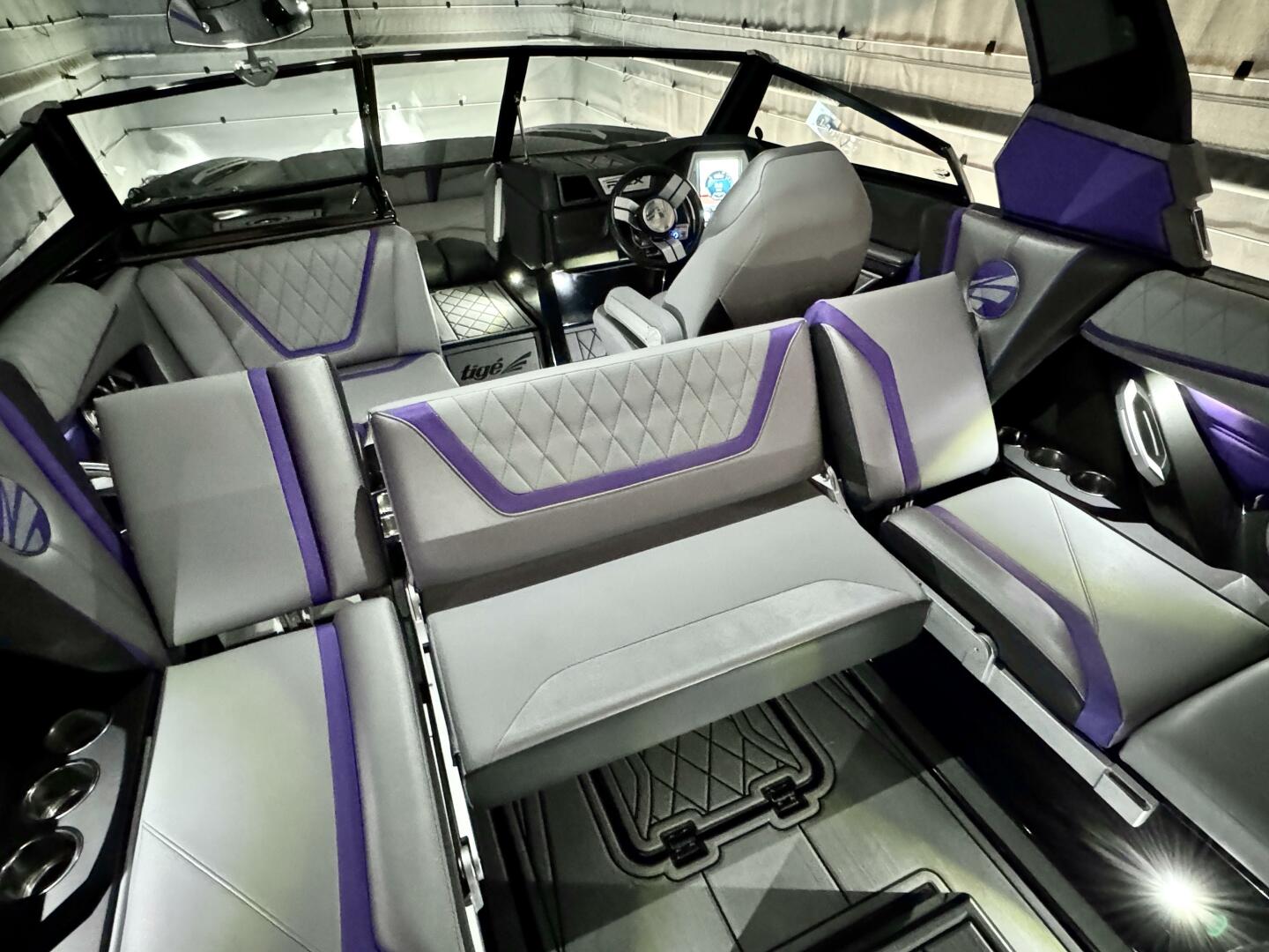 Slide: The Image of Tige RZX3 Wake & Surf Boat 2017 - 5323267