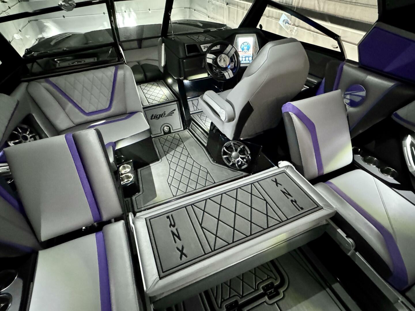 Slide: The Image of Tige RZX3 Wake & Surf Boat 2017 - 5323268