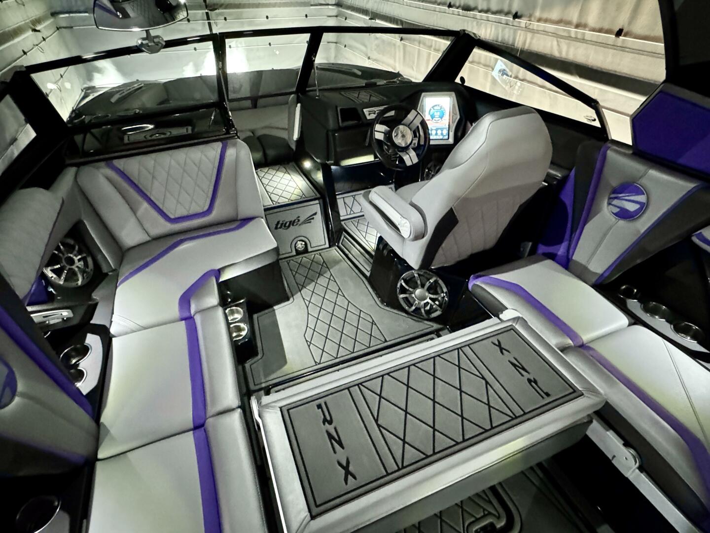 Slide: The Image of Tige RZX3 Wake & Surf Boat 2017 - 5323269