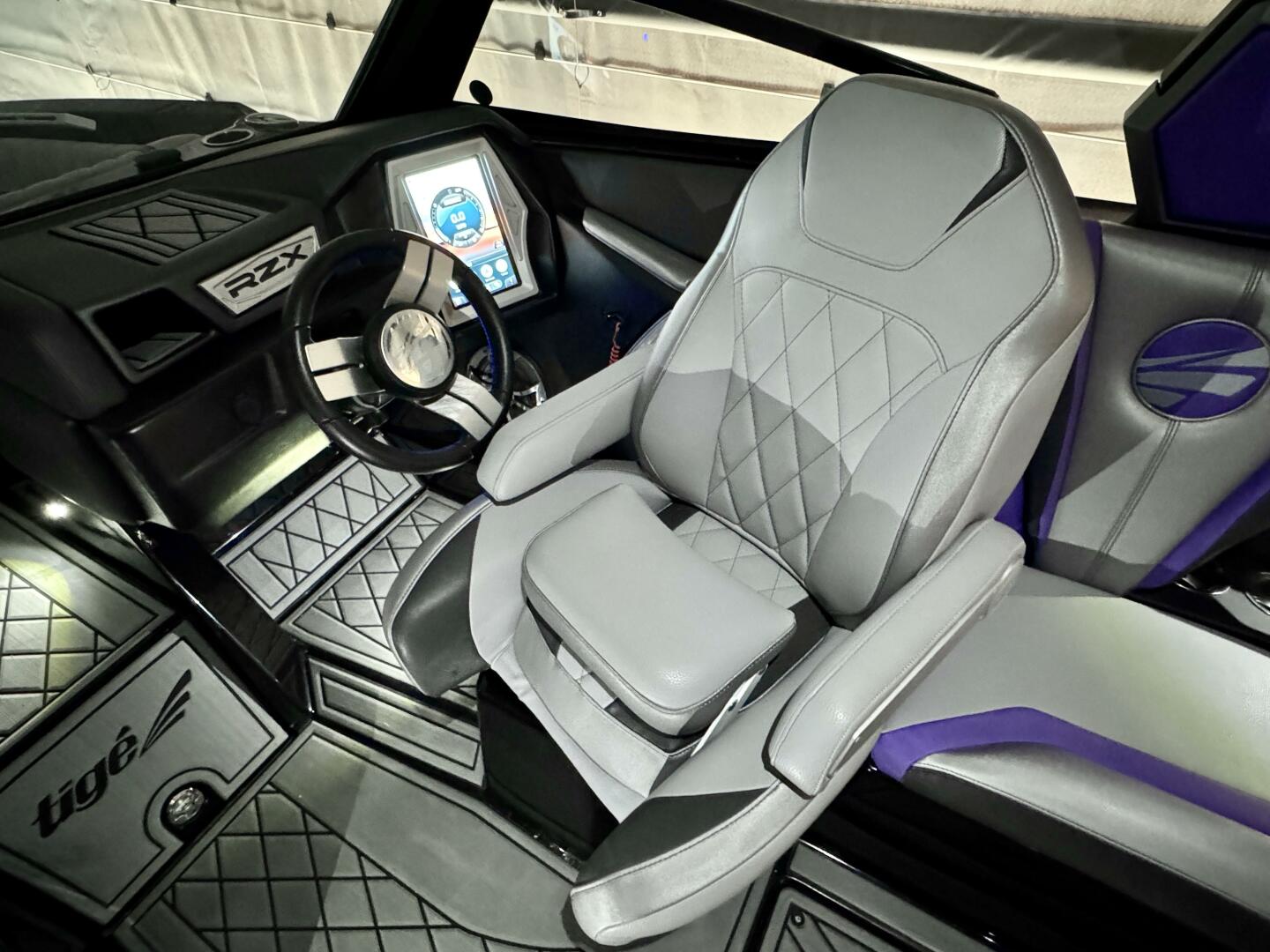 Slide: The Image of Tige RZX3 Wake & Surf Boat 2017 - 5323271