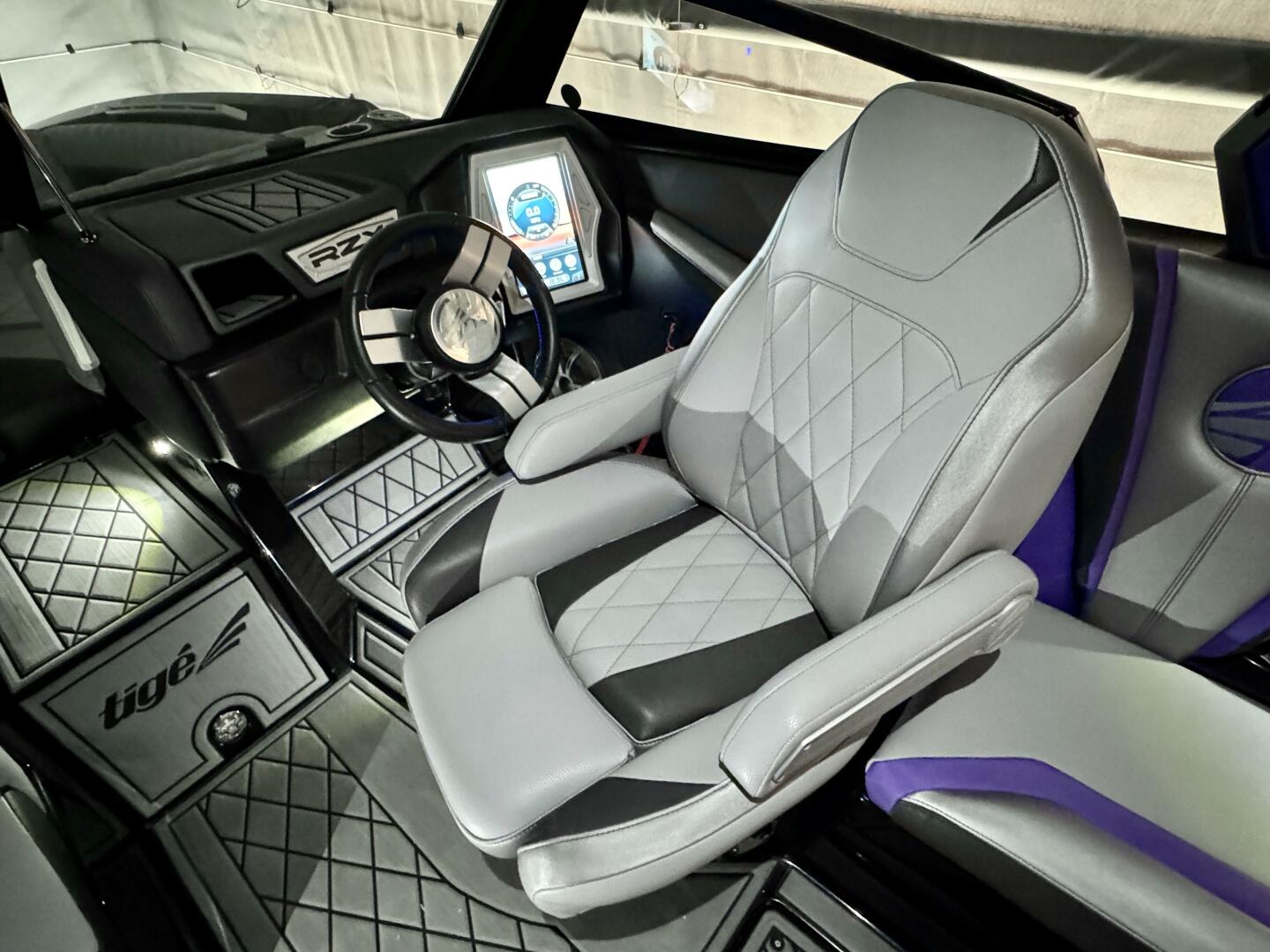 Slide: The Image of Tige RZX3 Wake & Surf Boat 2017 - 5323272