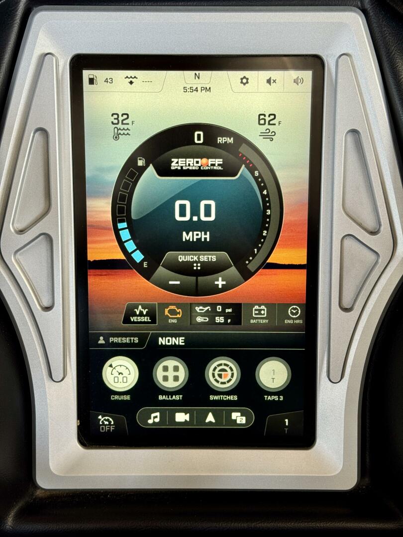 Slide: The Image of Tige RZX3 Wake & Surf Boat 2017 - 5323274