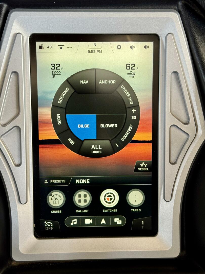 Slide: The Image of Tige RZX3 Wake & Surf Boat 2017 - 5323277