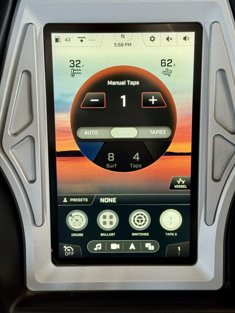 Slide: The Image of Tige RZX3 Wake & Surf Boat 2017 - 5323278