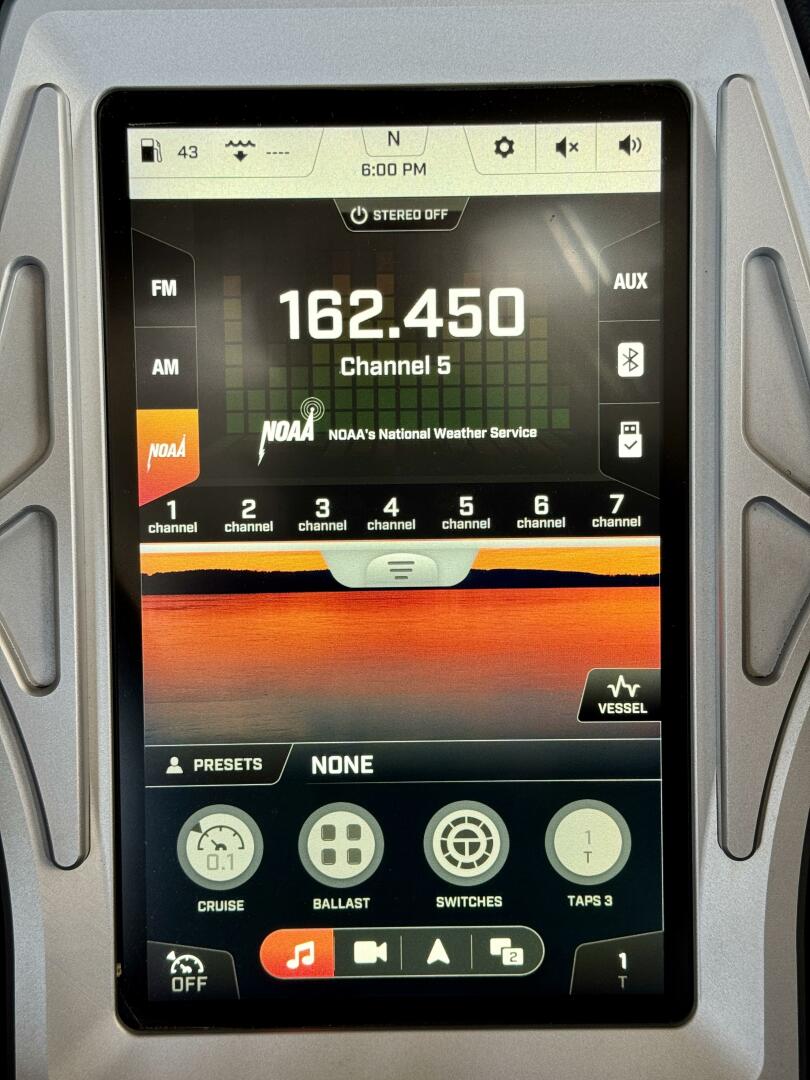 Slide: The Image of Tige RZX3 Wake & Surf Boat 2017 - 5323281