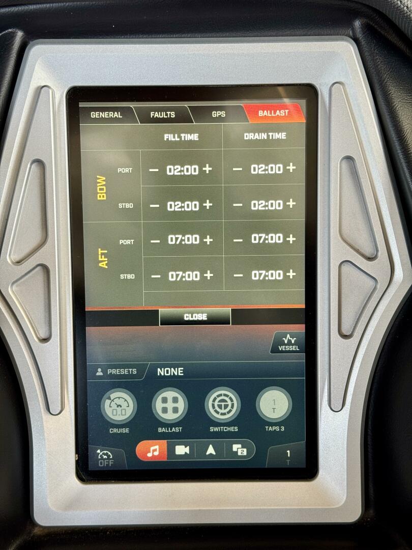 Slide: The Image of Tige RZX3 Wake & Surf Boat 2017 - 5323283