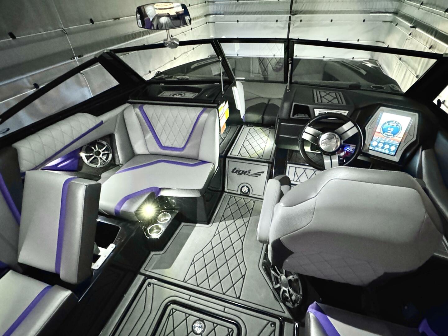 Slide: The Image of Tige RZX3 Wake & Surf Boat 2017 - 5323285