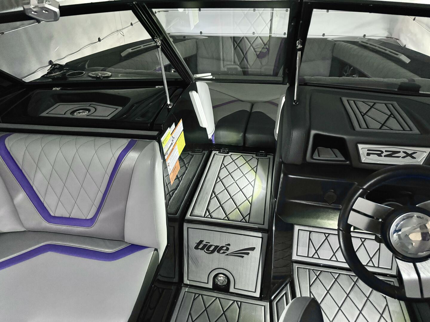 Slide: The Image of Tige RZX3 Wake & Surf Boat 2017 - 5323286