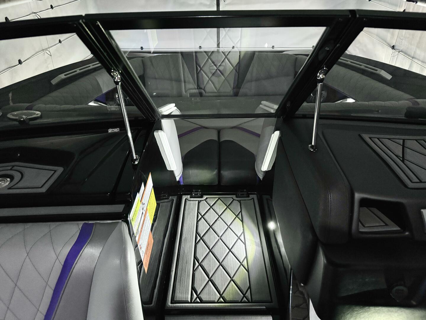 Slide: The Image of Tige RZX3 Wake & Surf Boat 2017 - 5323287