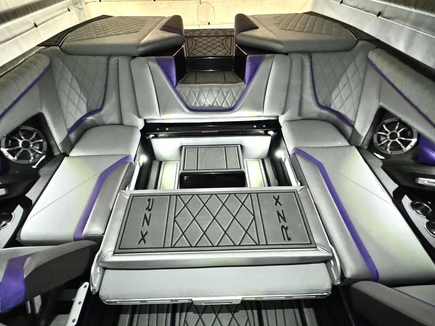 Slide: The Image of Tige RZX3 Wake & Surf Boat 2017 - 5323294