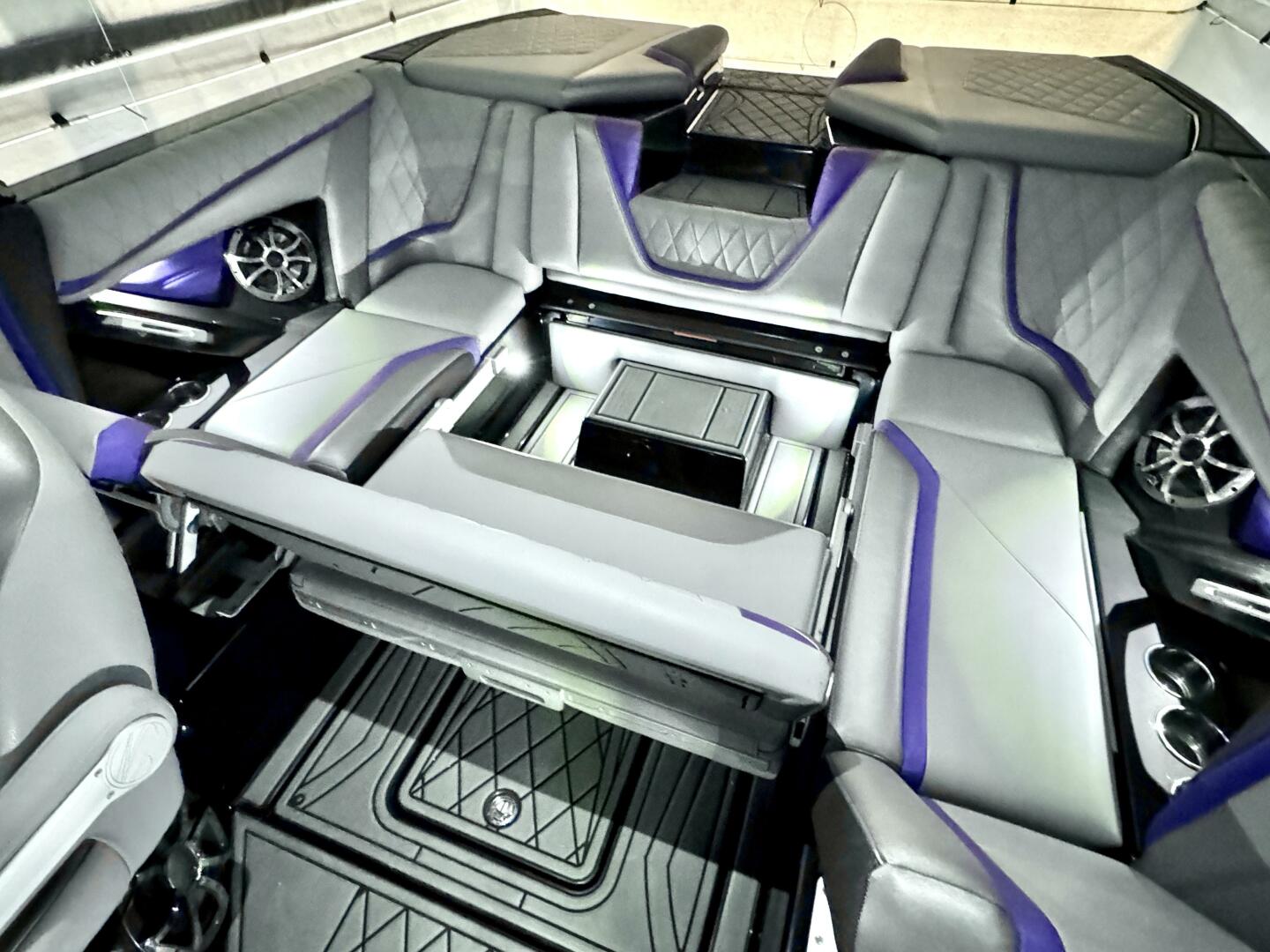 Slide: The Image of Tige RZX3 Wake & Surf Boat 2017 - 5323296