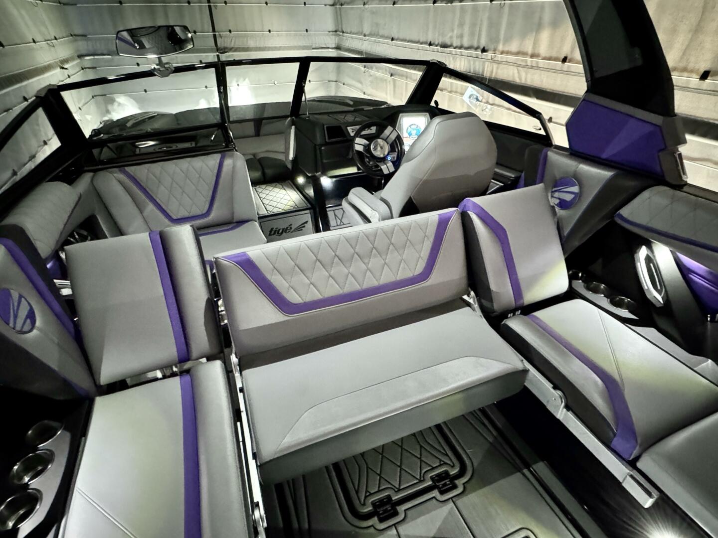 Slide: The Image of Tige RZX3 Wake & Surf Boat 2017 - 5323297