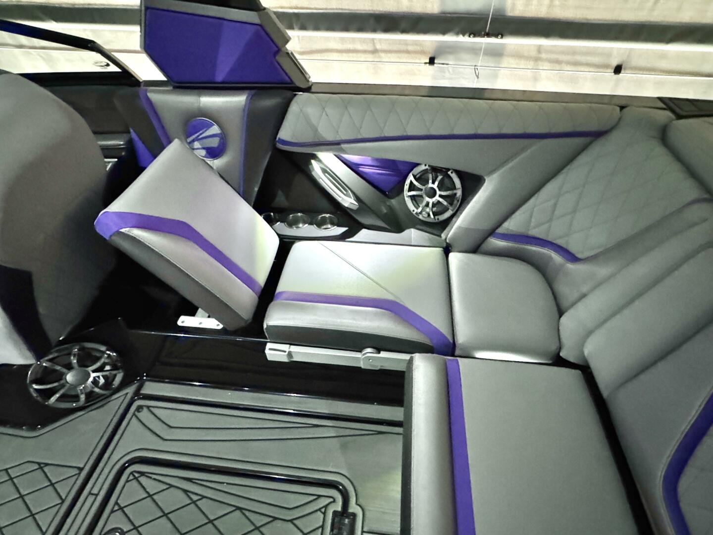 Slide: The Image of Tige RZX3 Wake & Surf Boat 2017 - 5323299