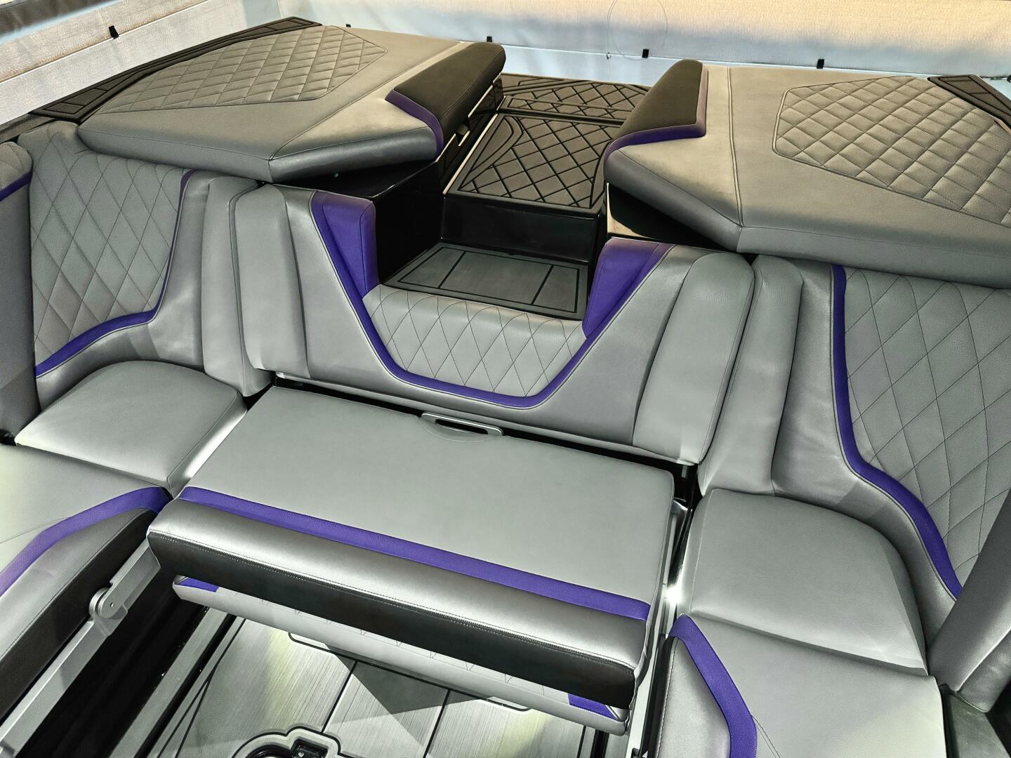 Slide: The Image of Tige RZX3 Wake & Surf Boat 2017 - 5323301