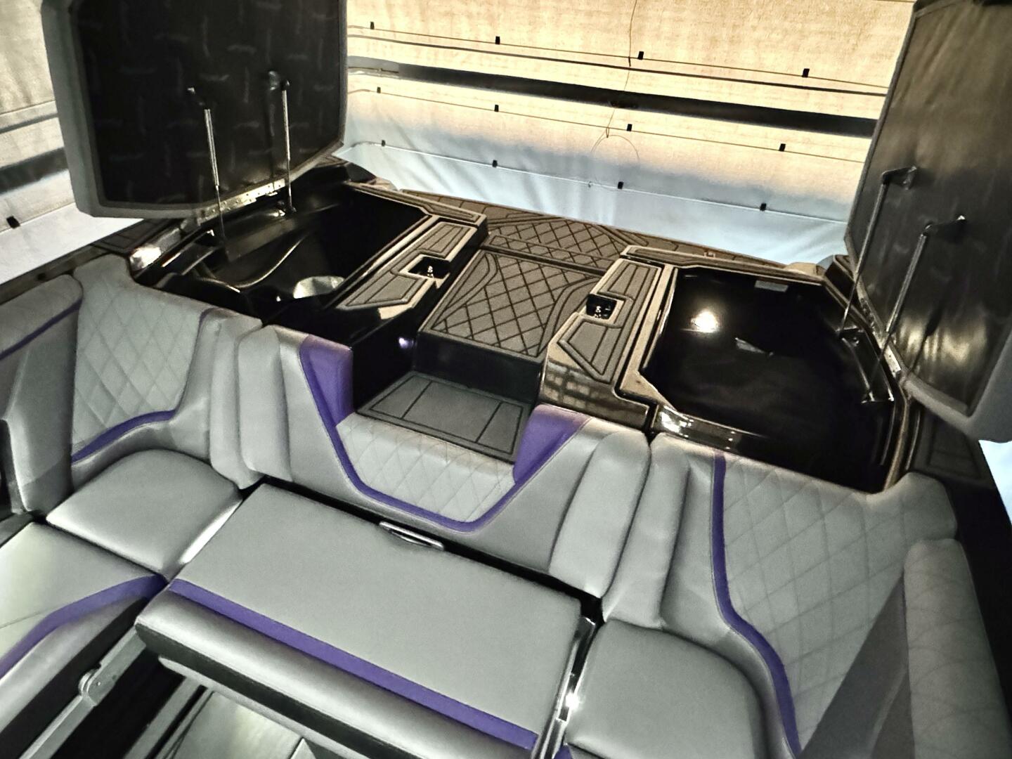 Slide: The Image of Tige RZX3 Wake & Surf Boat 2017 - 5323302