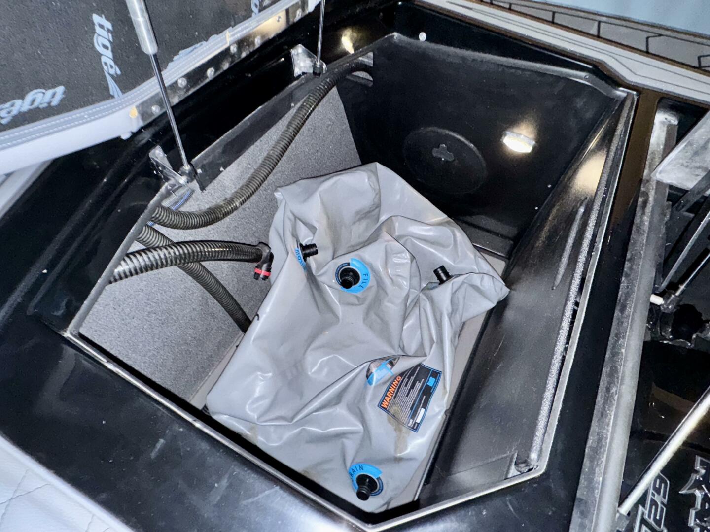 Slide: The Image of Tige RZX3 Wake & Surf Boat 2017 - 5323303