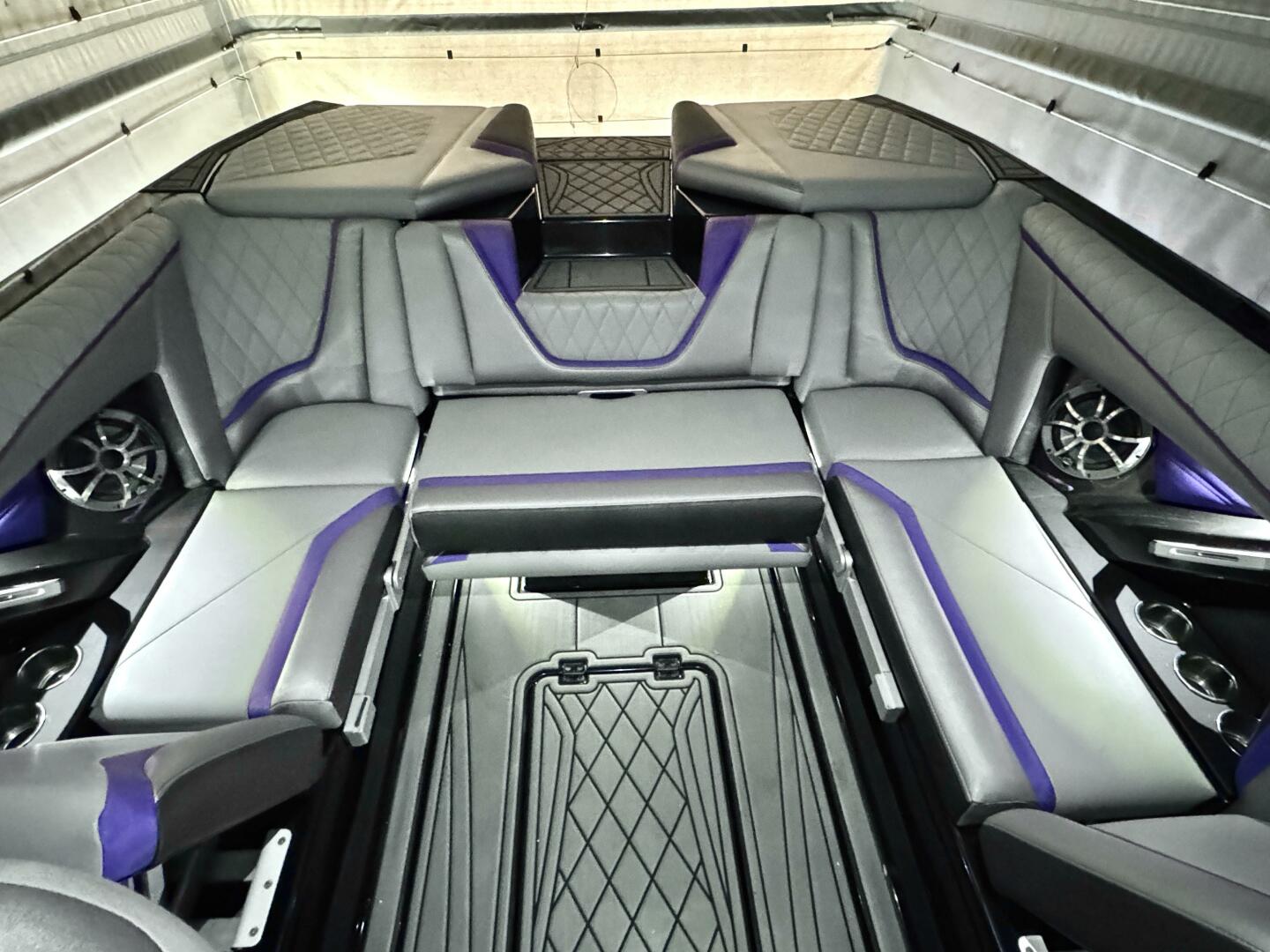 Slide: The Image of Tige RZX3 Wake & Surf Boat 2017 - 5323309