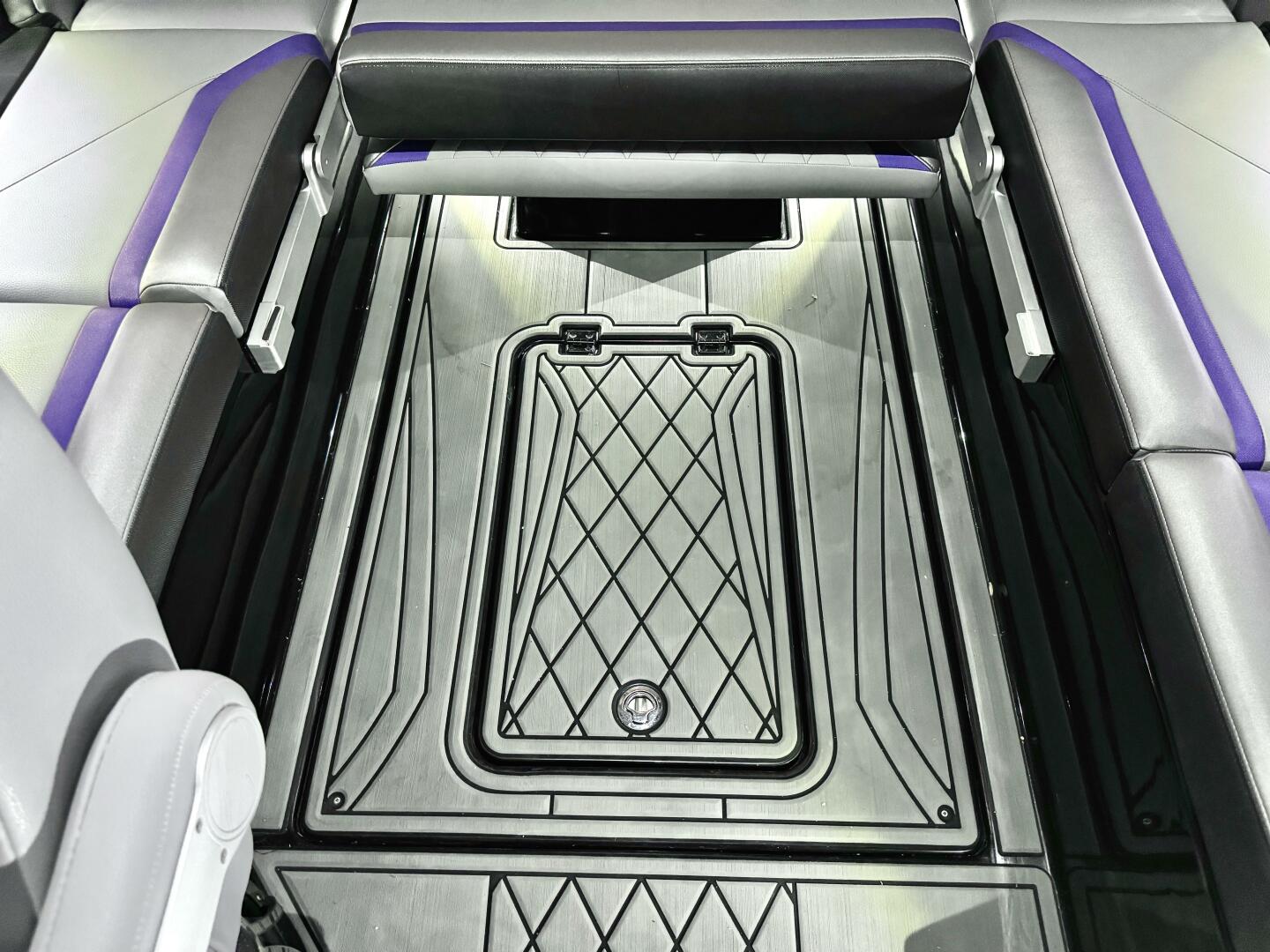 Slide: The Image of Tige RZX3 Wake & Surf Boat 2017 - 5323310