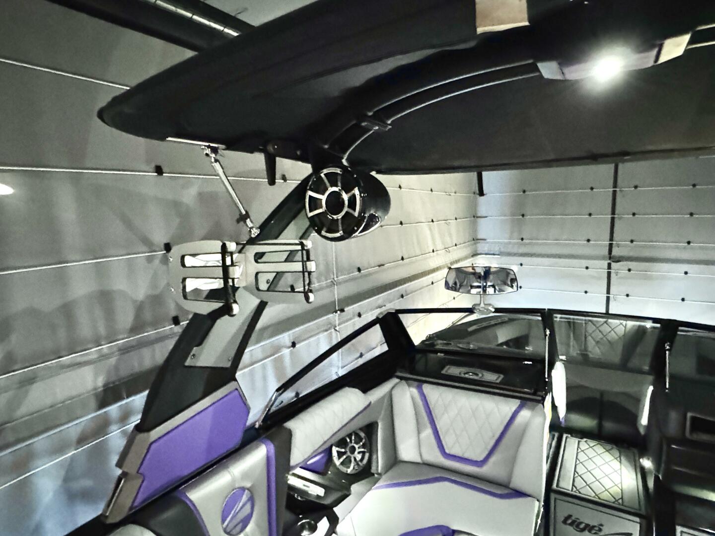 Slide: The Image of Tige RZX3 Wake & Surf Boat 2017 - 5323314