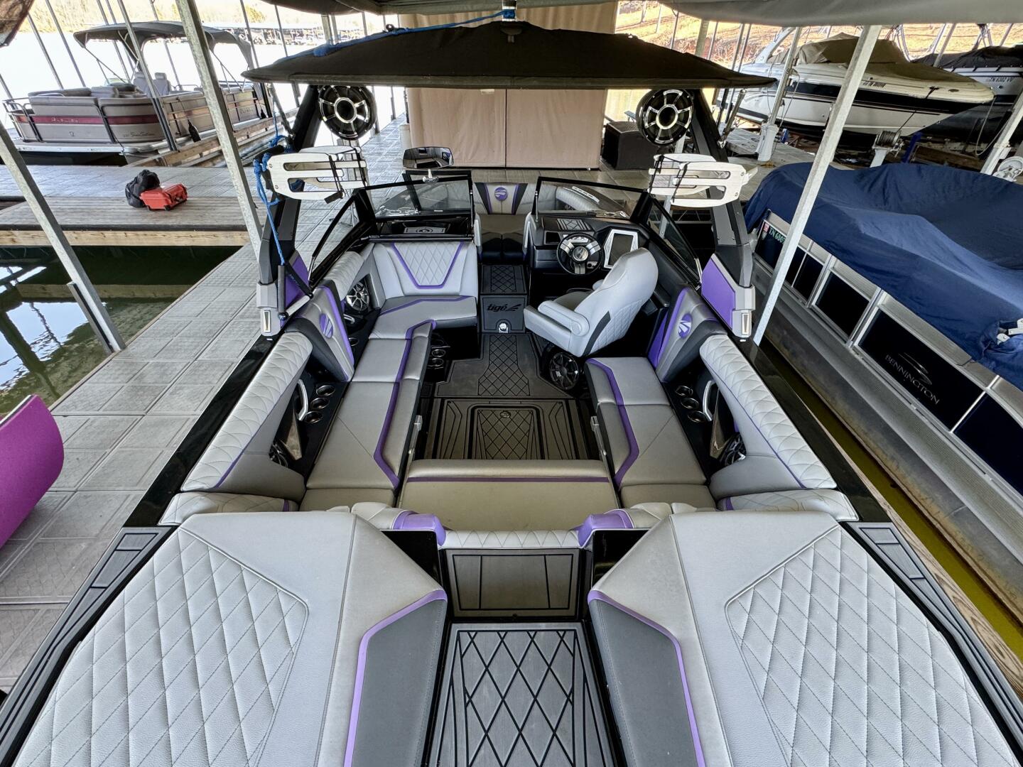 Slide: The Image of Tige RZX3 Wake & Surf Boat 2017 - 5323321