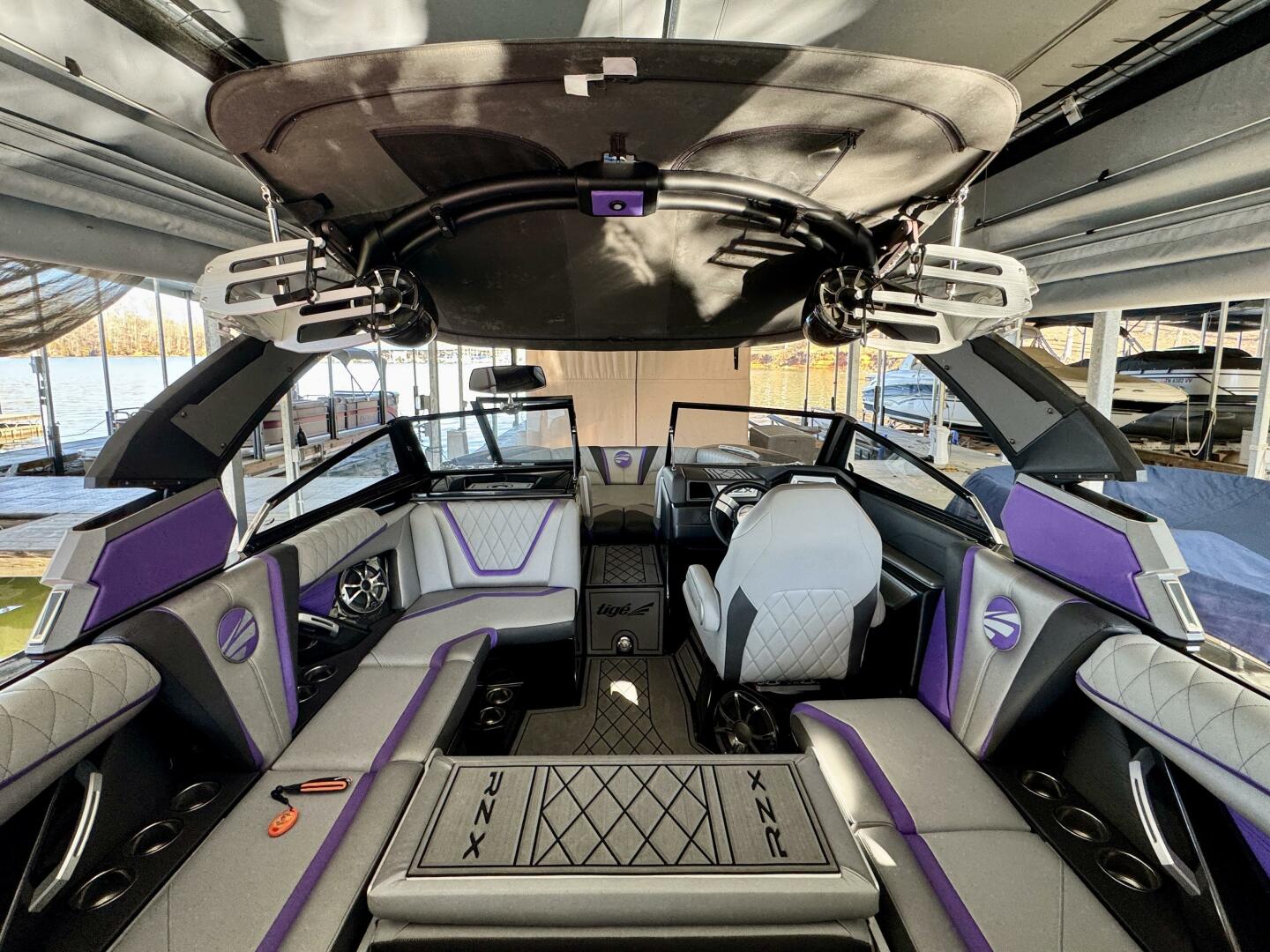 Slide: The Image of Tige RZX3 Wake & Surf Boat 2017 - 5323323