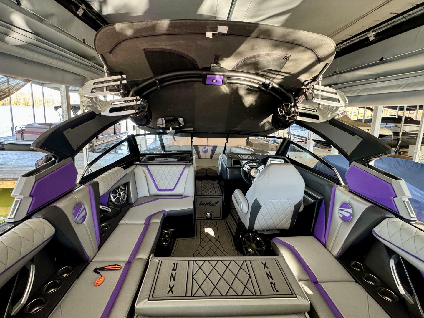 Slide: The Image of Tige RZX3 Wake & Surf Boat 2017 - 5323324