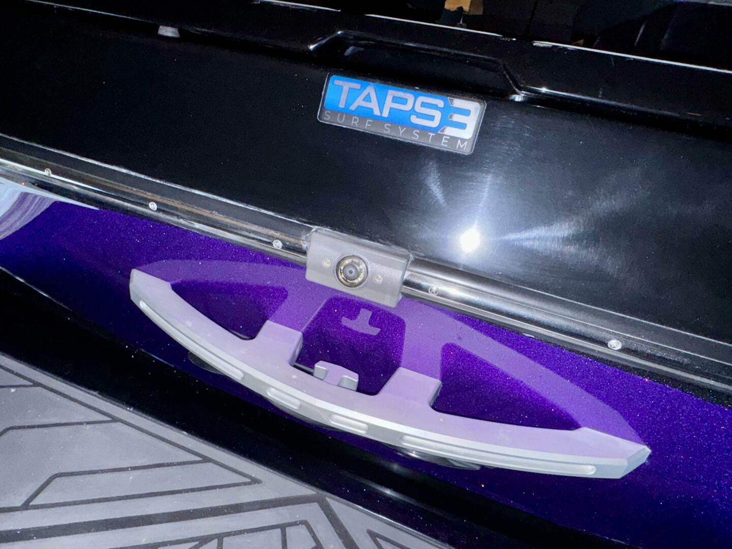 Slide: The Image of Tige RZX3 Wake & Surf Boat 2017 - 5323325