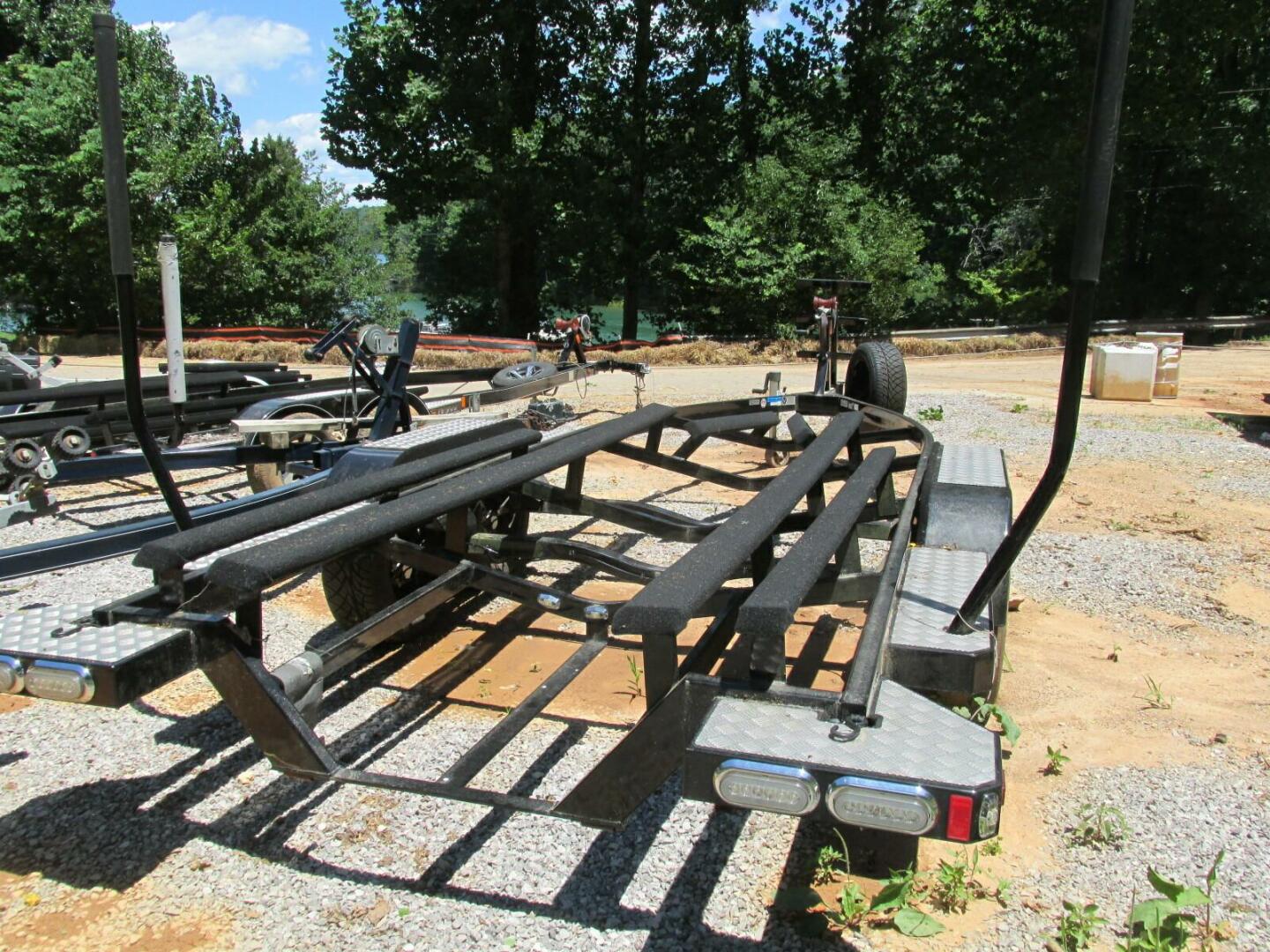 Slide: The Image of Tige RZX3 Wake & Surf Boat 2017 - 5323410