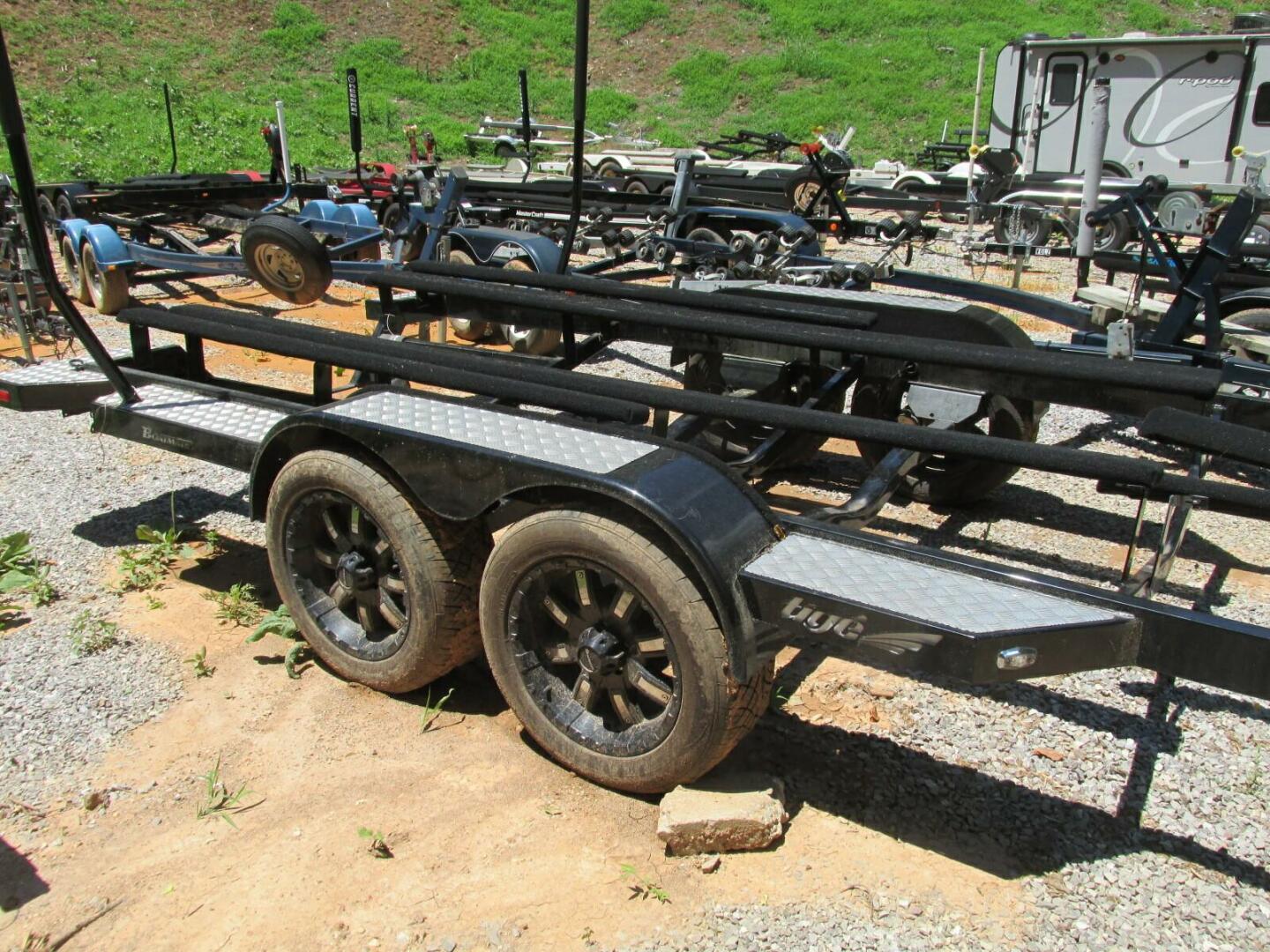 Slide: The Image of Tige RZX3 Wake & Surf Boat 2017 - 5323411