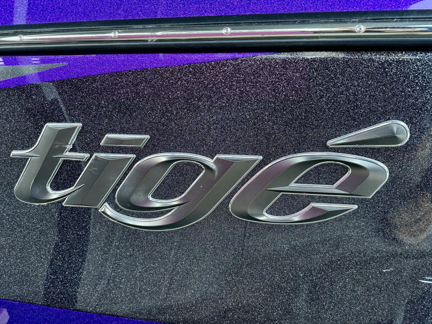 Slide: The Image of Tige RZX3 Wake & Surf Boat 2017 - 5323414