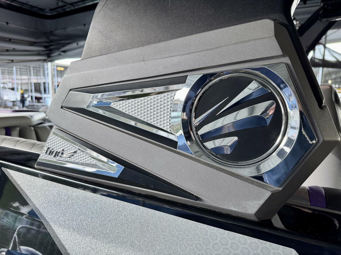 Slide: The Image of Tige RZX3 Wake & Surf Boat 2017 - 5323419