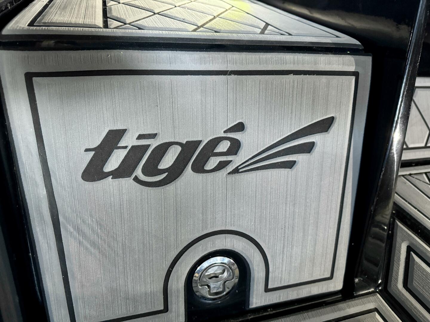 Slide: The Image of Tige RZX3 Wake & Surf Boat 2017 - 5323421