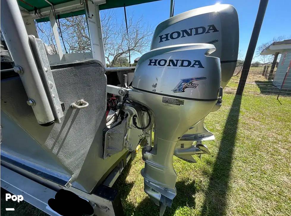 Slide: The Image of 2011 Honda 150 HP Engine/2011 Honda 15HP Kicker Motor - 15191085