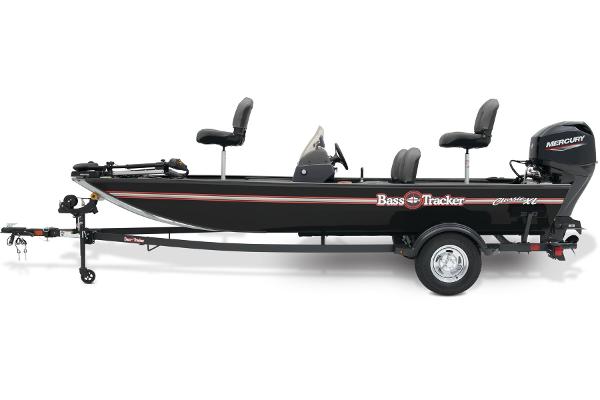 Slide: The Image of Tracker Bass Tracker Classic XL 2025 - 1
