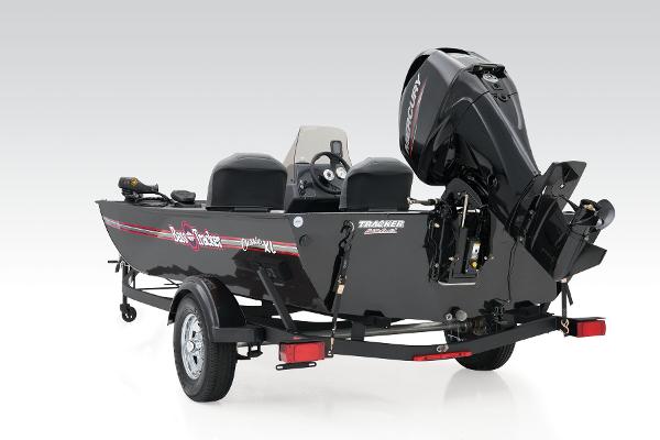 Slide: The Image of Tracker Bass Tracker Classic XL 2025 - 10