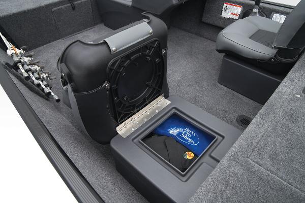 Slide: The Image of Tracker Bass Tracker Classic XL 2025 - 11