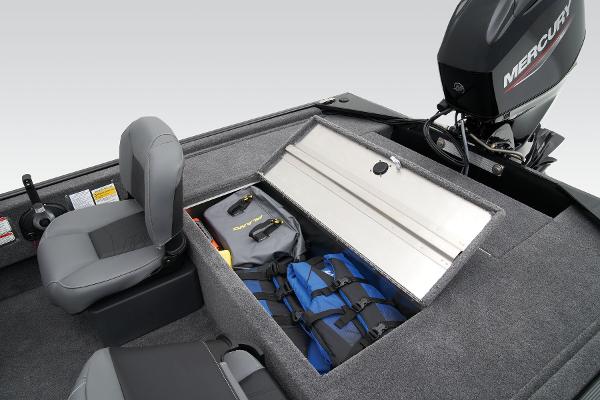 Slide: The Image of Tracker Bass Tracker Classic XL 2025 - 12