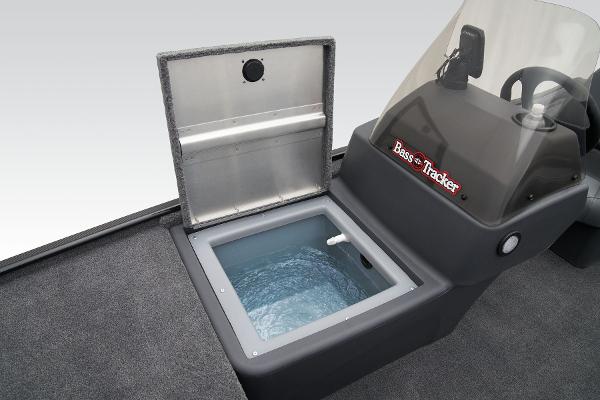 Slide: The Image of Tracker Bass Tracker Classic XL 2025 - 15