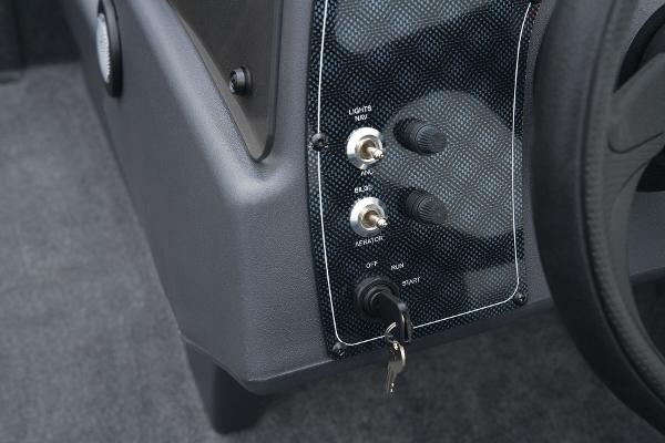 Slide: The Image of Tracker Bass Tracker Classic XL 2025 - 18