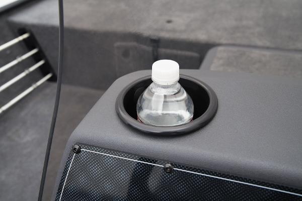 Slide: The Image of Tracker Bass Tracker Classic XL 2025 - 22