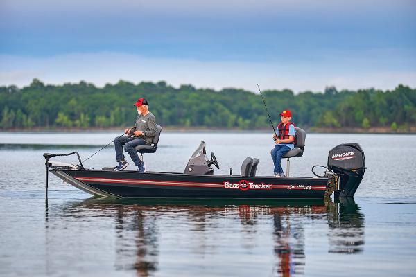 Slide: The Image of Tracker Bass Tracker Classic XL 2025 - 45