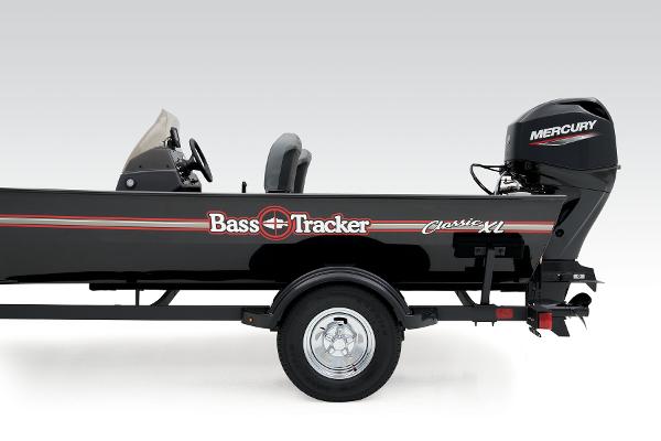Slide: The Image of Tracker Bass Tracker Classic XL 2025 - 8