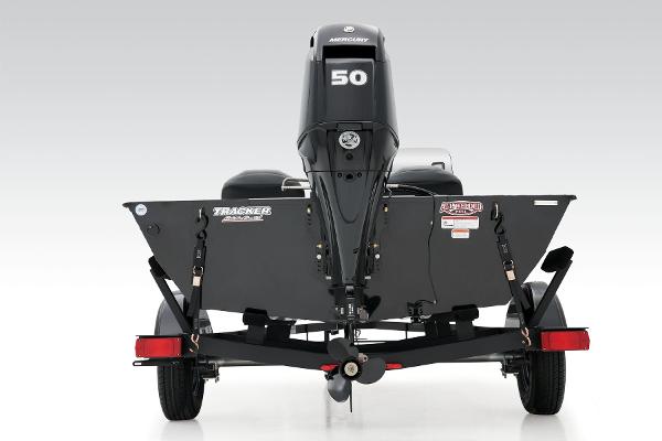 Slide: The Image of Tracker Bass Tracker Classic XL 2025 - 9